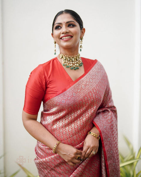 Prettiest Red Soft Silk Saree With Entrancing Blouse Piece