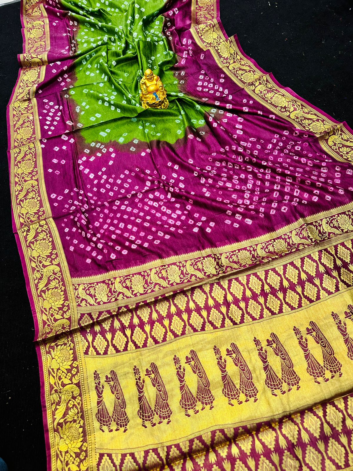 Skinny Green Banarasi Silk Saree With Capricious Blouse Piece