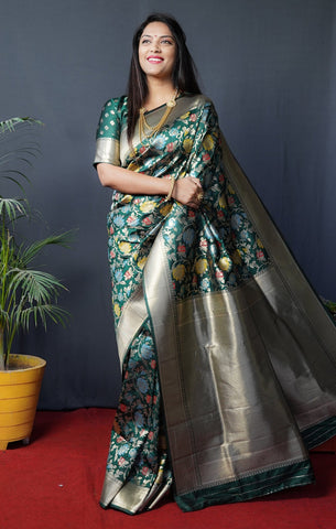 catching Dark Green Kanjivaram Silk With Refreshing Blouse Piece