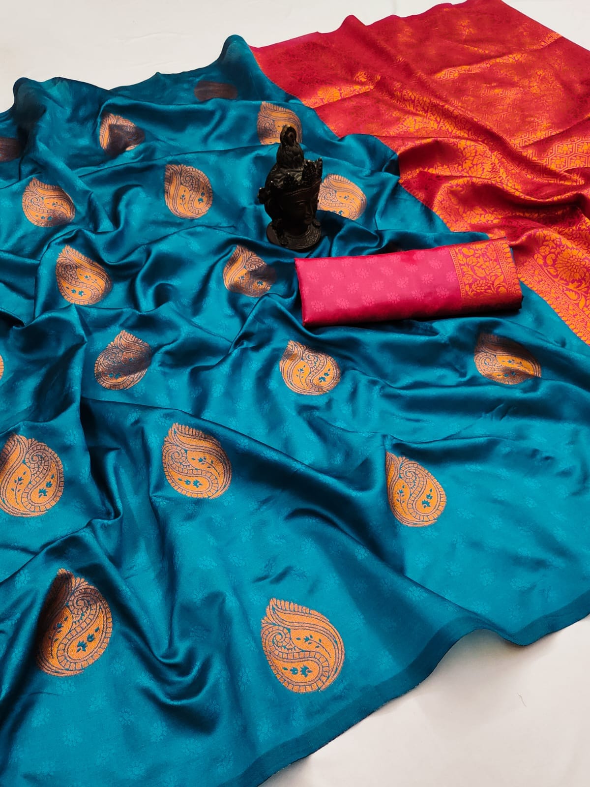 A glam Firozi Soft Silk Saree With Exquisite Blouse Piece